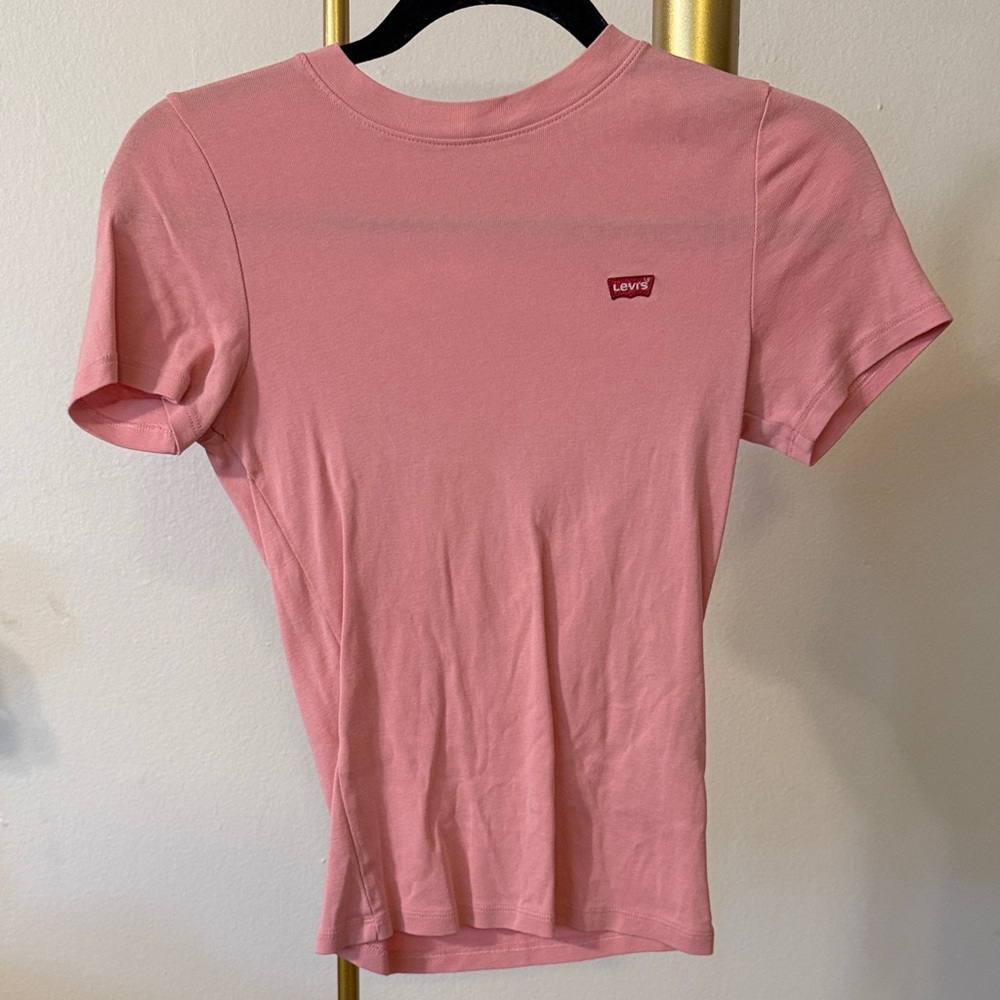 Levi's Soft Pink Crew Neck Tee